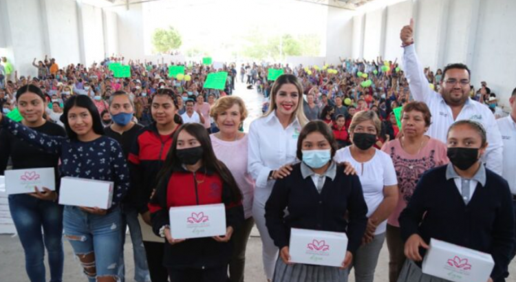 Reciben kits mujeres de Ciudades del Maíz