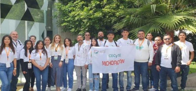 Estudiantes del Cecytem compiten en encuentro de tecnología