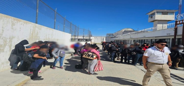 123 migrantes encerrados en un tráiler en San Luis Potosí
