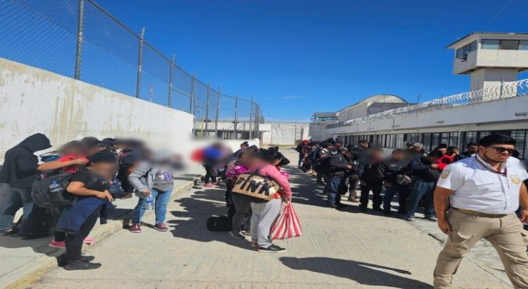 123 migrantes encerrados en un tráiler en San Luis Potosí
