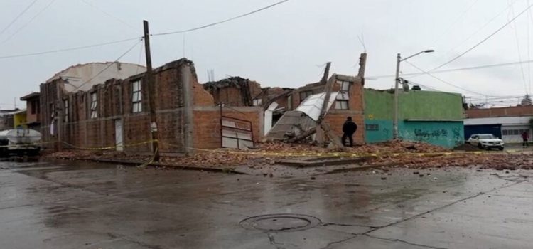 Colapsa iglesia por lluvias en San Luis Potosí