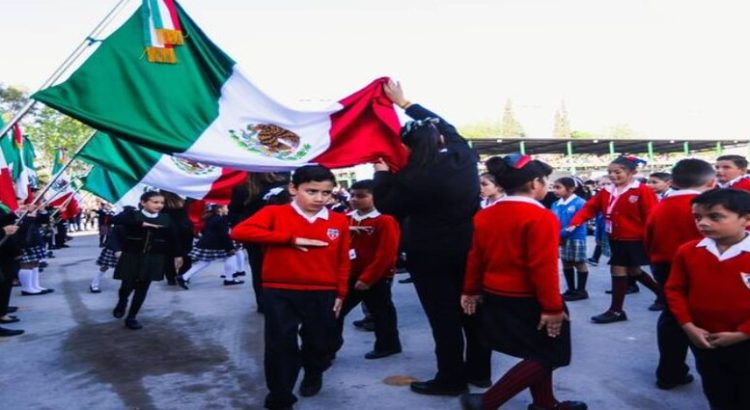 Los estudiantes de 162 escuelas realizaron el juramento a la bandera en SLP