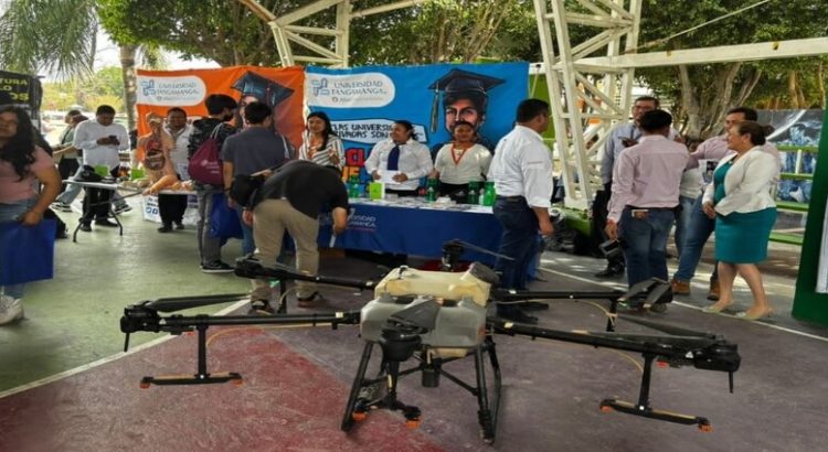 30 instituciones educativas participaron en la Feria de Universidades en Rioverde