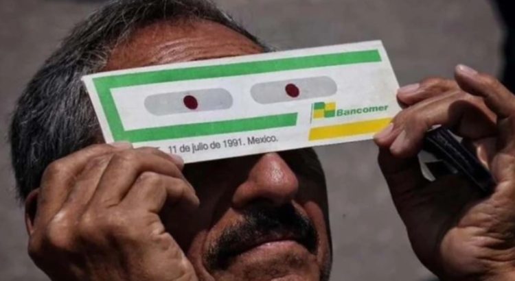 Por tres décadas guardó sus lentes para ver el eclipse