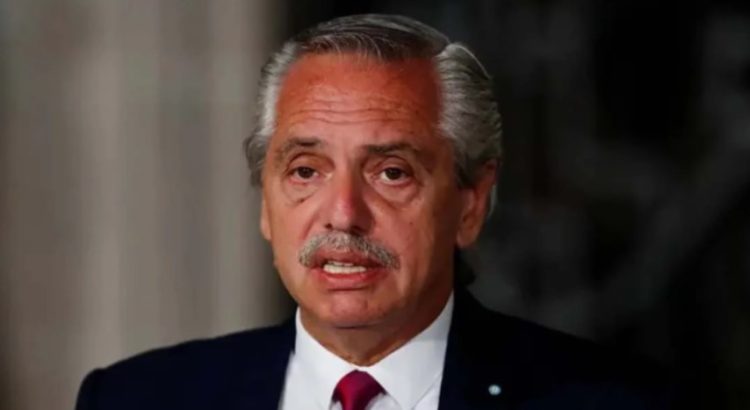 Congelan bienes y levantan secreto bancario del expresidente Alberto Fernández