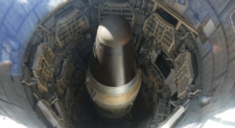 La OTAN evalúa activar su arsenal nuclear ante amenazas de Rusia y China