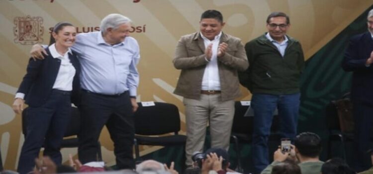 AMLO y a Sheinbaum son recibidos con protestas en mitin en San Luis Potosí