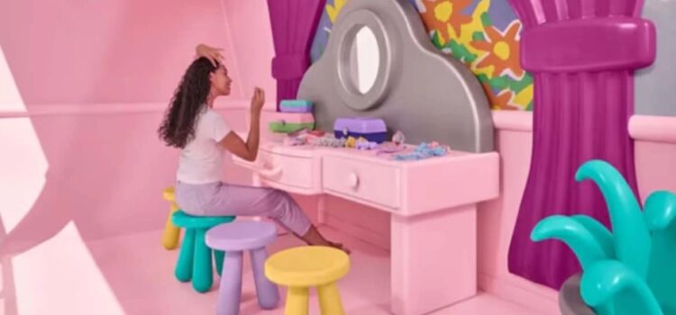 ¿Qué te parecería hospedarte en el Airbnb de Polly Pocket?