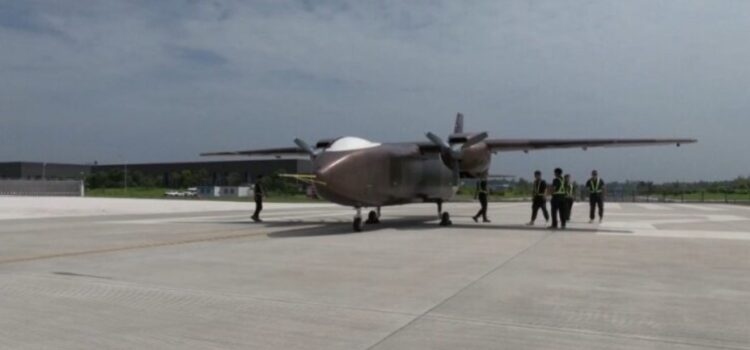 China completa el primer vuelo de prueba del mayor avión de transporte no tripulado