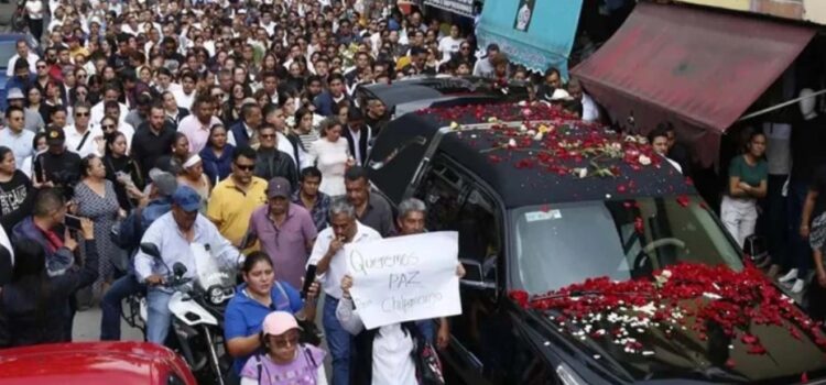 Multitudinaria despedida a Alejandro Arcos, alcalde de Chilpancingo