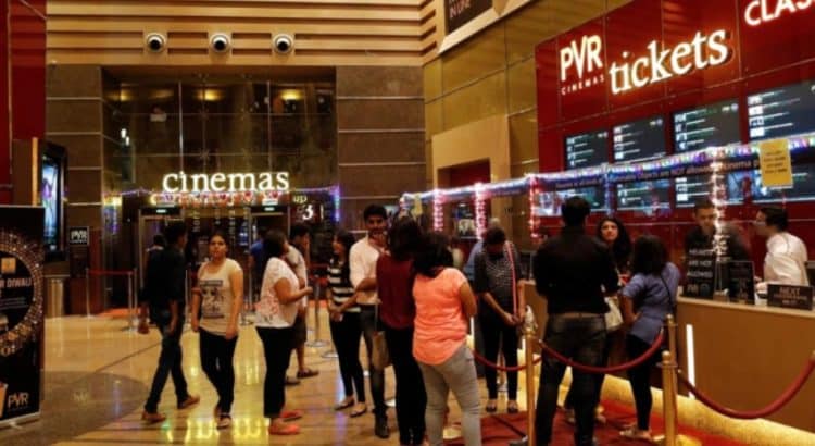 Demandó al cine por proyectar media hora de anuncios… ¡y ganó!