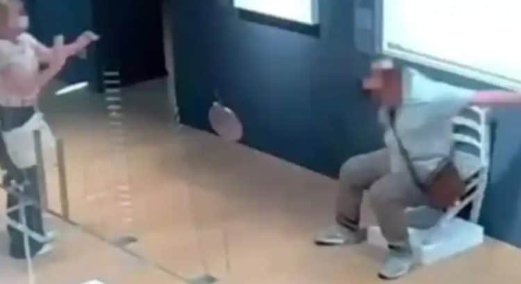 Turista destruyó obra de arte al sentarse en ella para la foto