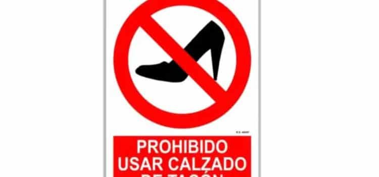 En esta ciudad se prohíbe usar tacones altos sin permiso oficial