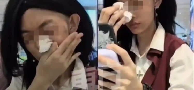 Obligan a viajera a desmaquillarse en el aeropuerto… el reconocimiento facial no la identificaba