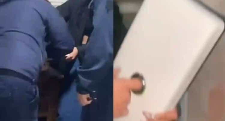 Llegó a urgencias con el dedo atrapado en la tapa de un inodoro