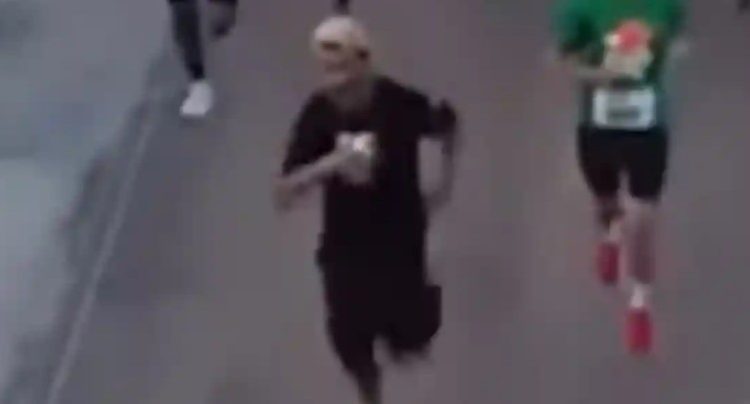 Ebrio y con chanclas corrió carrera de 8 km