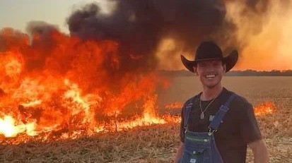 El creador de contenido que quemó un Ferrari para generar impacto digital enfrenta una posible pena de cárcel