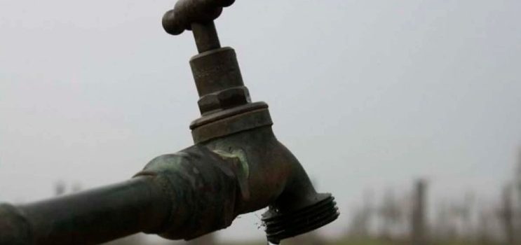 Prohíbe la Nueva Ley General de Aguas cortes totales por falta de pago